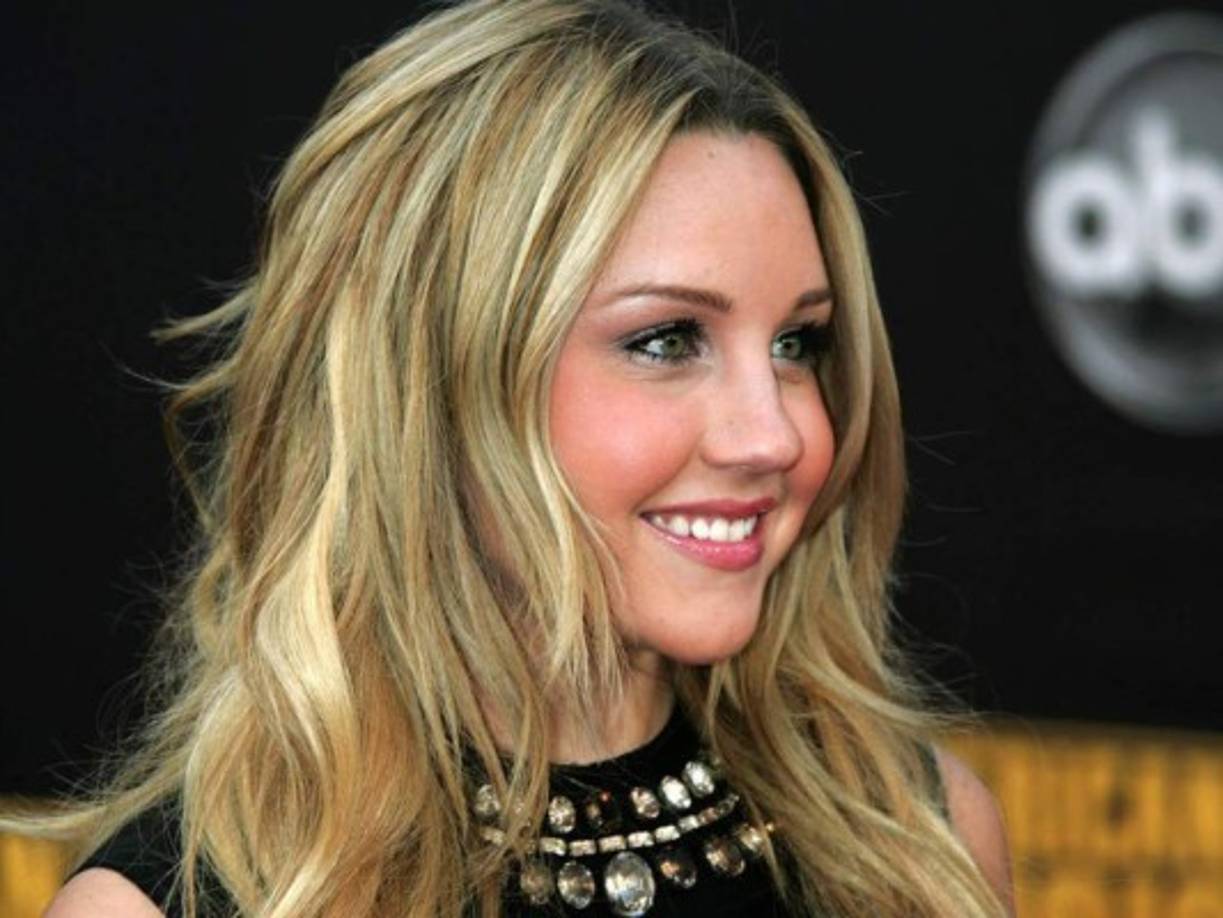 Amanda Bynes. Era una de las estrellas jóvenes más brillantes y solicitadas de Hollywood, pero su carrera se vio opacada por el abuso de las drogas. Amanda ha sido arrestada y diagnosticada con esquizofrenia.