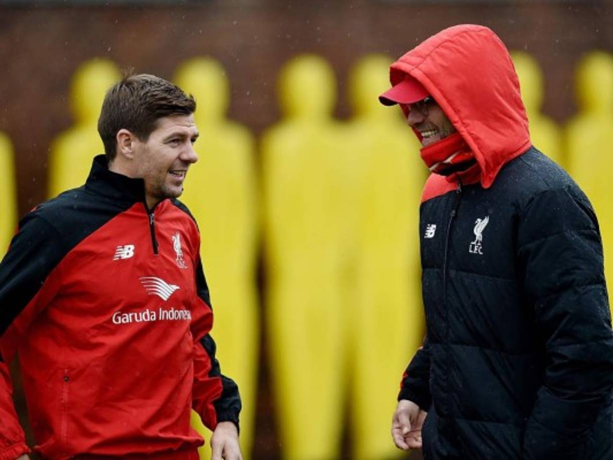 Jürgen Klopp quiere que su sucesor en el banquillo sea Steven Gerrard. 'Le he dicho que cuando me vaya o el club me despida me encantaría que fuera mi sucesor'. Así explicó Klopp, entrenador del Liverpool, en The Mirror sus preferencias para sustituirle en el banquillo de los reds. 'El futuro de este club necesita leyendas como Steven Gerrard en puestos decisivos', continuó.
