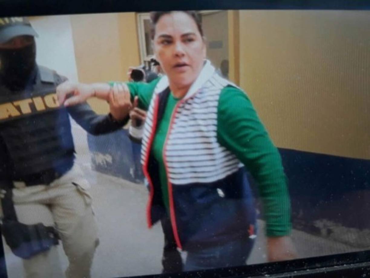 La jefe interina de la Misión de Apoyo Contra la Corrupción y Impunidad en Honduras (MACCIH), Ana María Calderón, detalló en rueda de prensa que fiscales de esa institución de la Organización de Estados Americanos (OEA) detectaron que el despacho de la primera dama movió entre 2011 y 2014 más de 94 millones de lempiras (unos 4 millones de dólares).<br/>