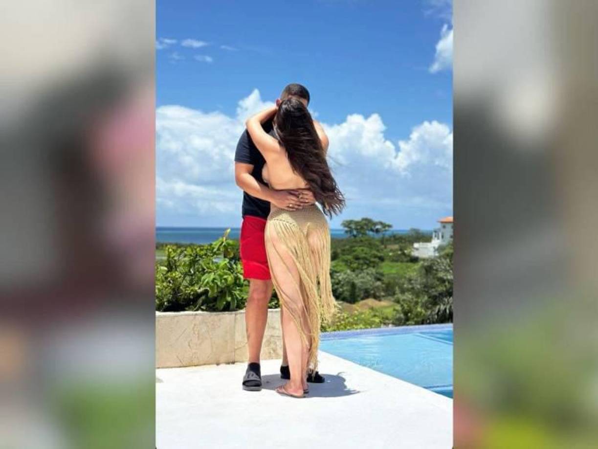 Aunque en diversas ocasiones Alejandra Rubio dijo que nunca haría pública su relación por temor a que le saliera una “fan de su relación”, la presentadora del canal HCH encendió las redes sociales al mostrar por primera vez su amor con el joven Javian Thompson.