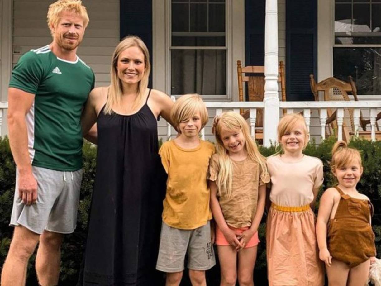 La influencer deja atrás a su esposo y sus cuatro hijos Finn, Isla, Edie y Lulu.