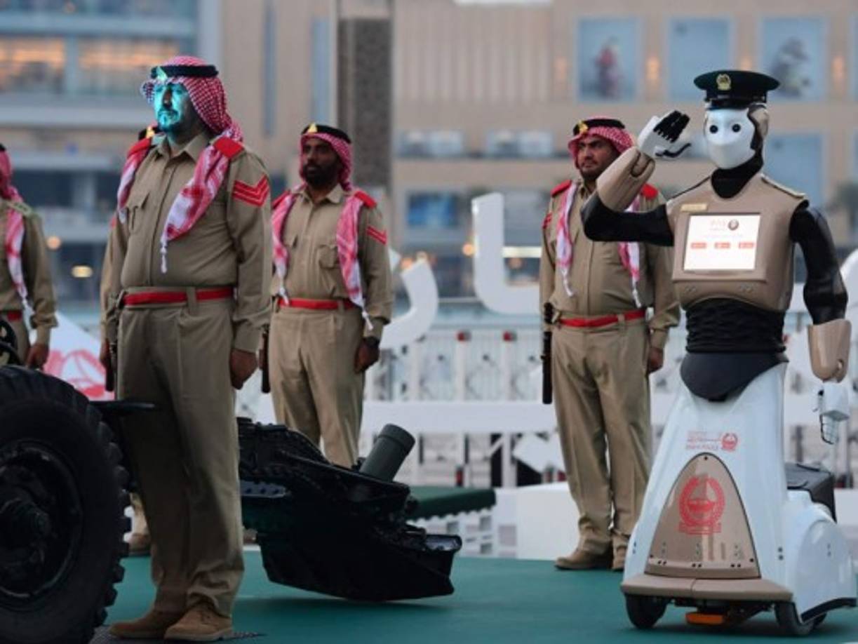 Dubái revoluciona con su primer policía robot, quienes para el 2030 sustituirían a los humanos. AFP