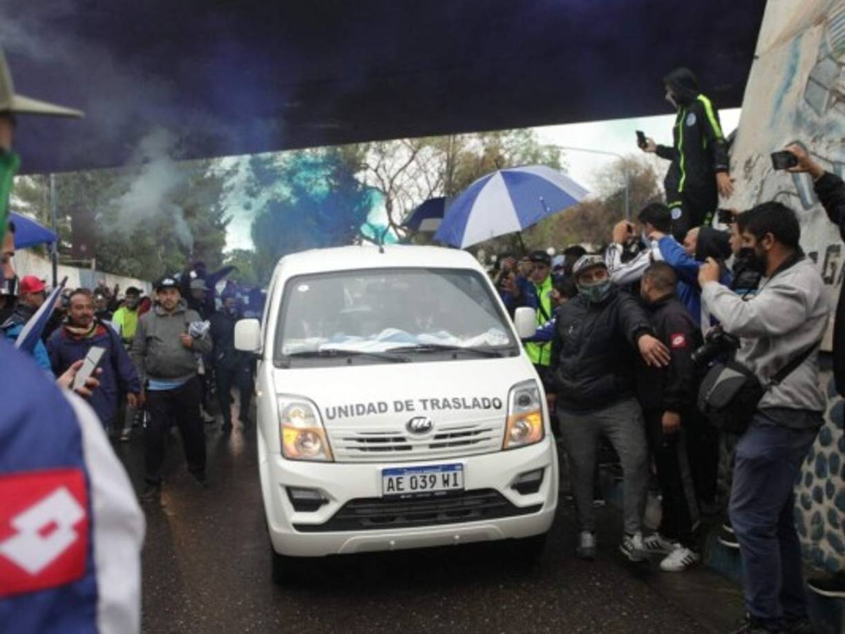 En Mendoza, hinchas de Godoy Cruz inundaron las calles de la ciudad; García era ídolo de la institución y máximo goleador en primera división del club. Desde 2015 vestía la camisa del 'Tomba'.
