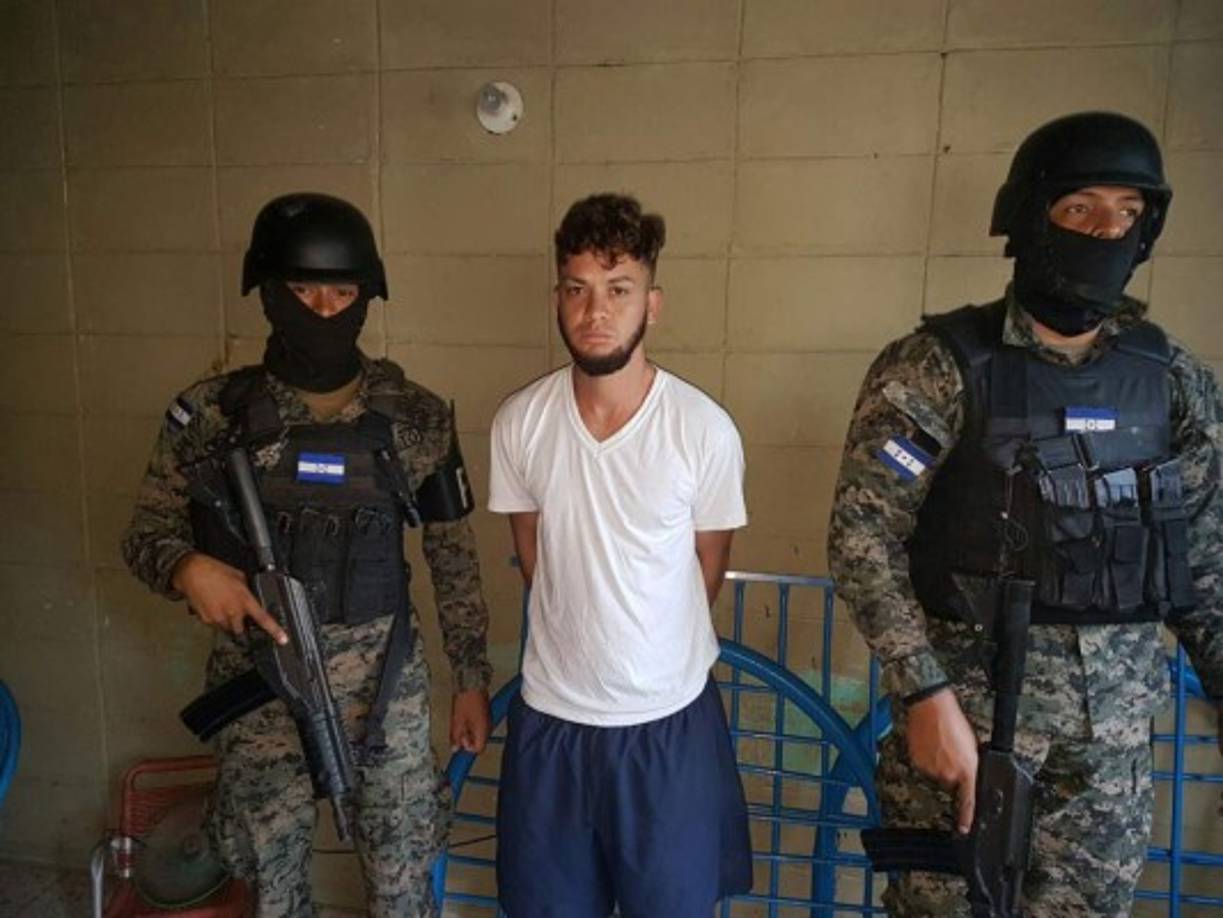 Uno de los detenidos en La Lima, Cortés, fue presentado como cabecilla de una banda criminal.