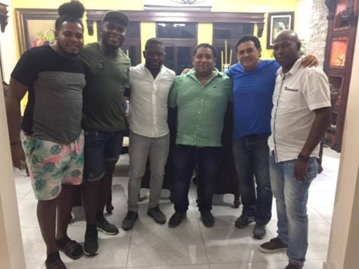 Saúl Fox junto a Samuel Caballero, Tyson Núñez, Leonardo Ávila, César “Nene” Obando y Saúl Martínez, durante una reunión.