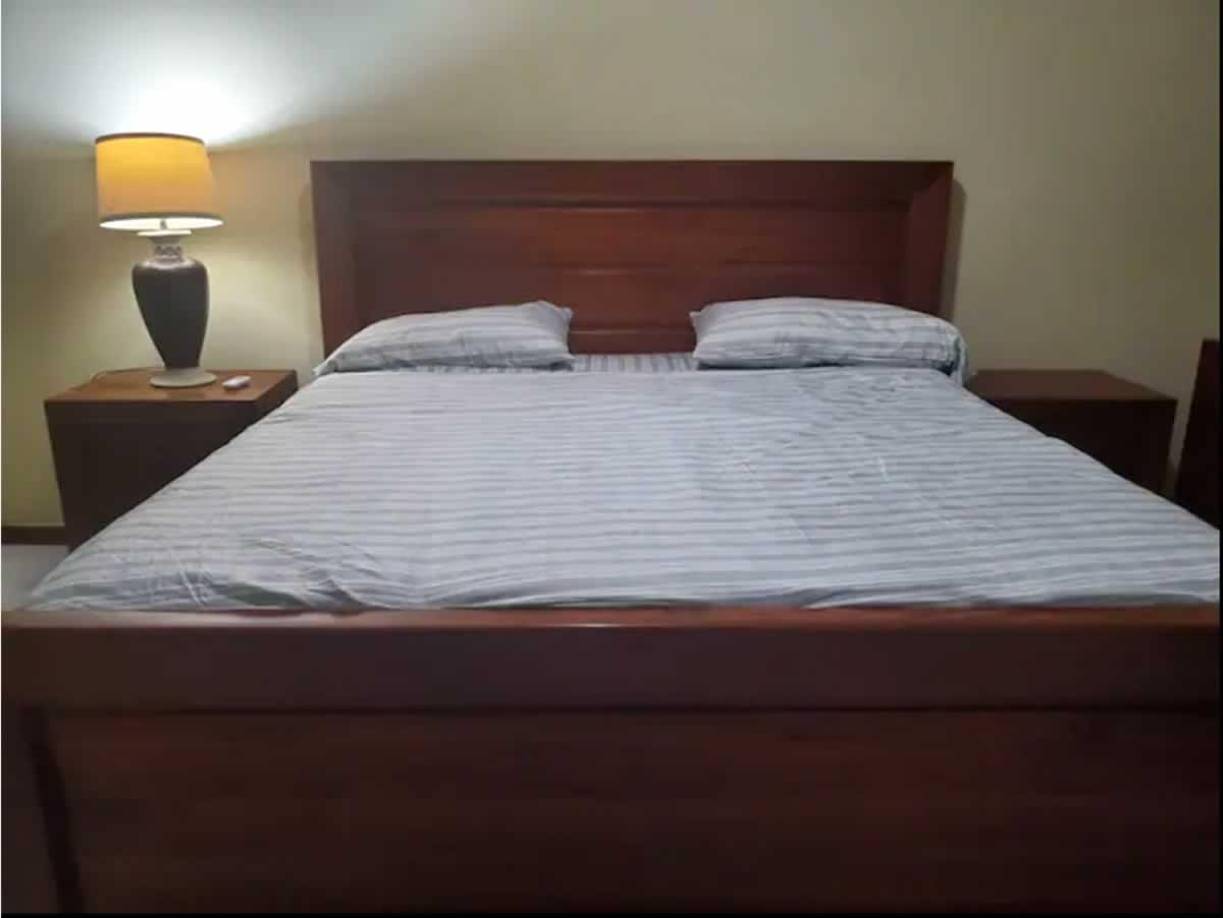 Así luce otra de las habitaciones de la mansión de Alberth Elis.