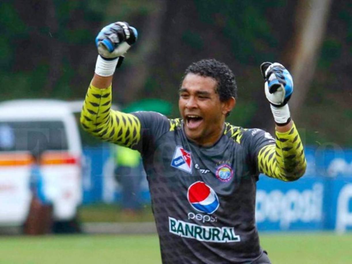 El guardameta hondureño José Mendoza estaría cerca de regresar a la portería del Platense si se va el panameño José Calderón. Actualmente entrena con el Cardva de la Liga de Ascenso.