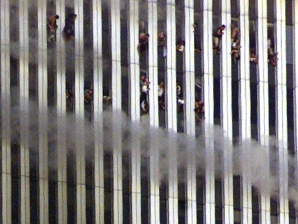 En Nueva York, las imágenes de las personas saltando de las torres aún no se pueden borrar de la memoria de los testigos del peor ataque terrorista en suelo estadounidense.