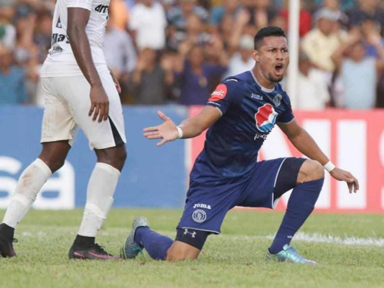 El delantero Marco Tulio Vega no tendría lugar en el ataque del Motagua con la llegada de Eddie Hernández y podría ser cedido para el próximo torneo.