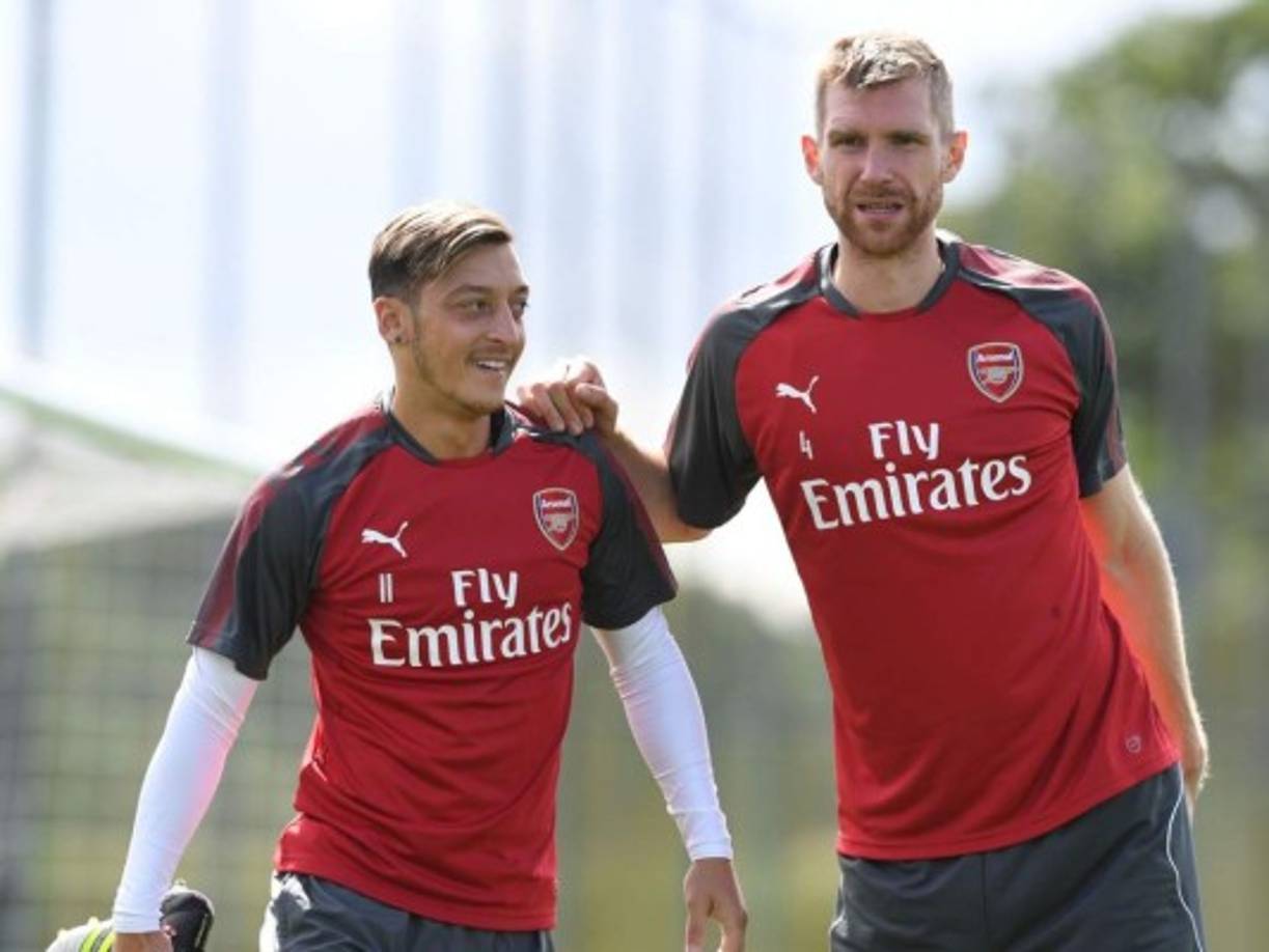 Per Mertesacker | 1,98 metros: aunque no alcanza los 2 metros, el caso de Mertesacker es destacable: varias temporadas en la zaga central del Werder Bremen y otras tantas en el Arsenal.