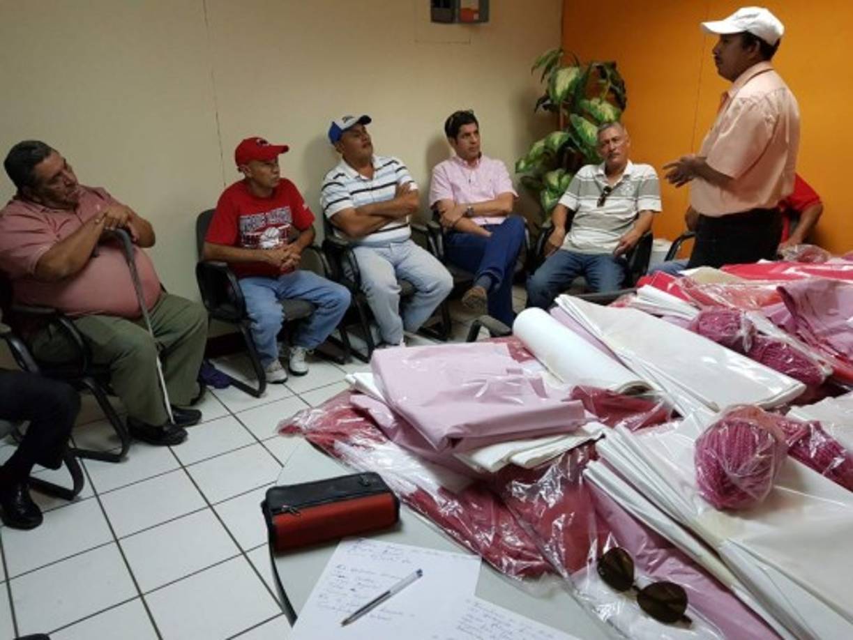 Miembros del Partido Liberal se alistan para las elecciones.