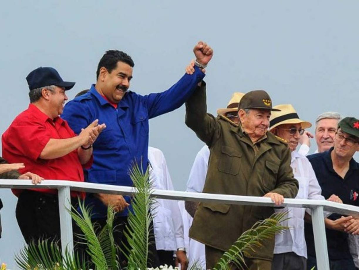 Maduro, que recibió formación comunista en Cuba en los años 1980, viaja con frecuencia a la isla para reunirse con Raúl Castro.