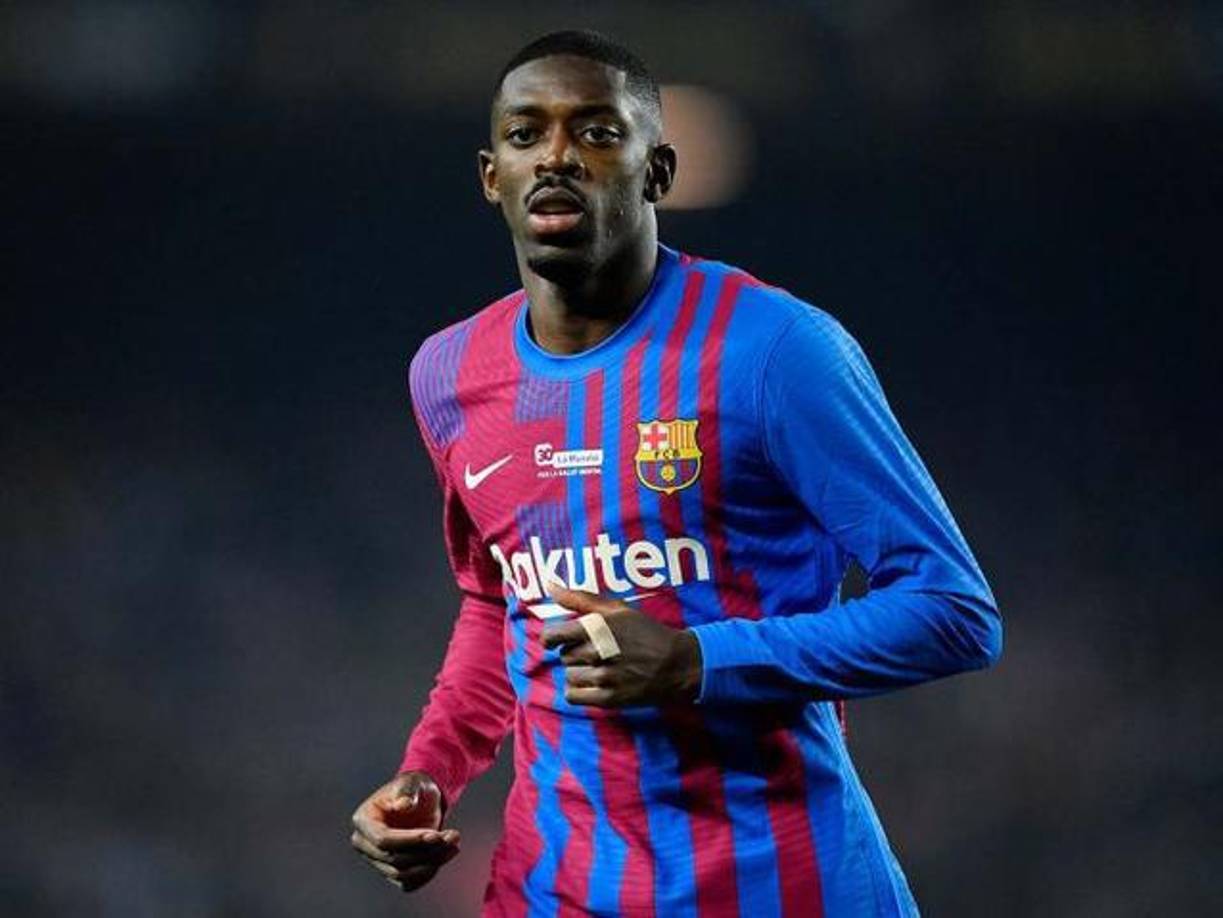 Nuevo capítulo en el culebrón de Ousmane Dembélé. Cuando todo parecía indicar que tenía más que pie y medio fuera del Camp Nou, un aficionado le hizo algunas preguntas al coincidir en coche en un semáforo con el futbolista. El francés no dudó en asegurar que “estoy bien en Barcelona”.