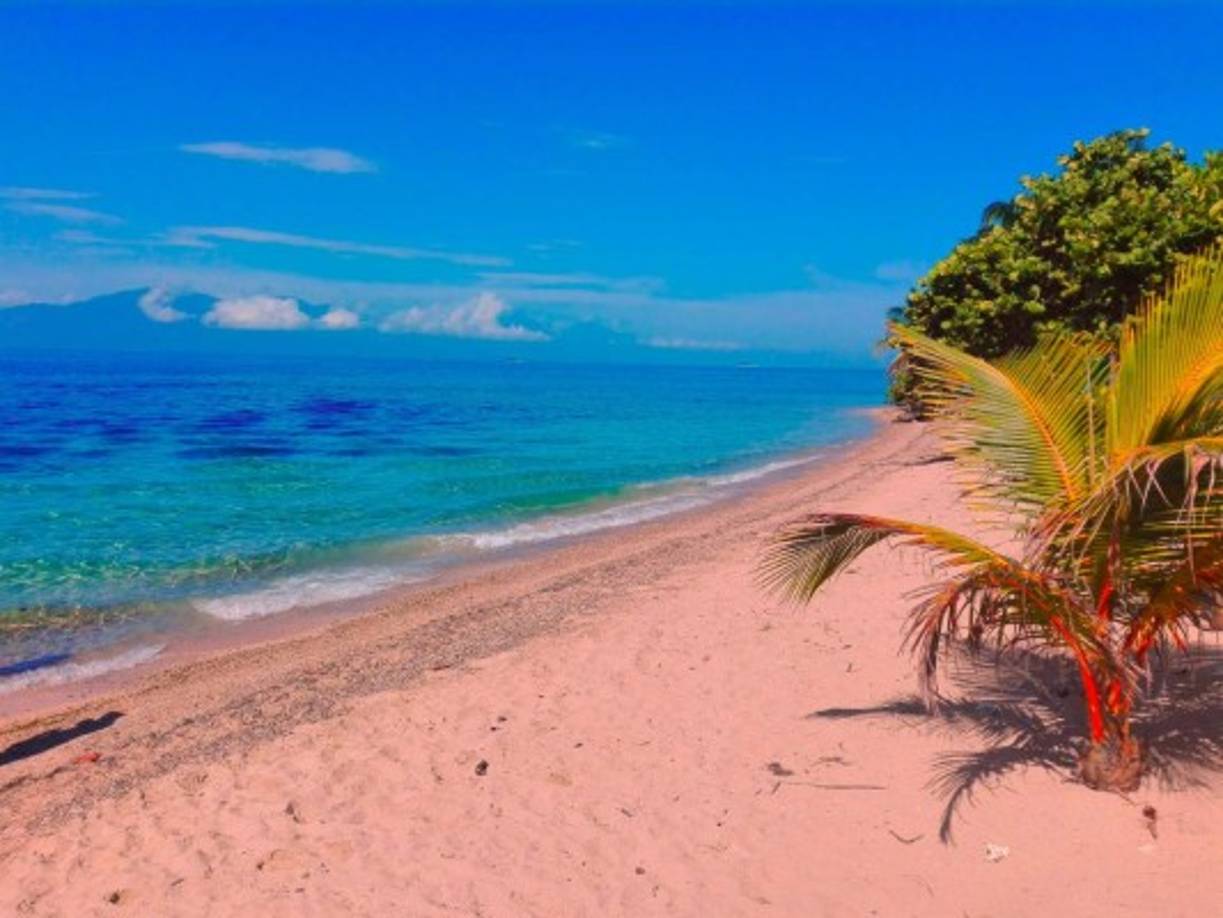 4. Playas de Cayos Cochinos - Roatán