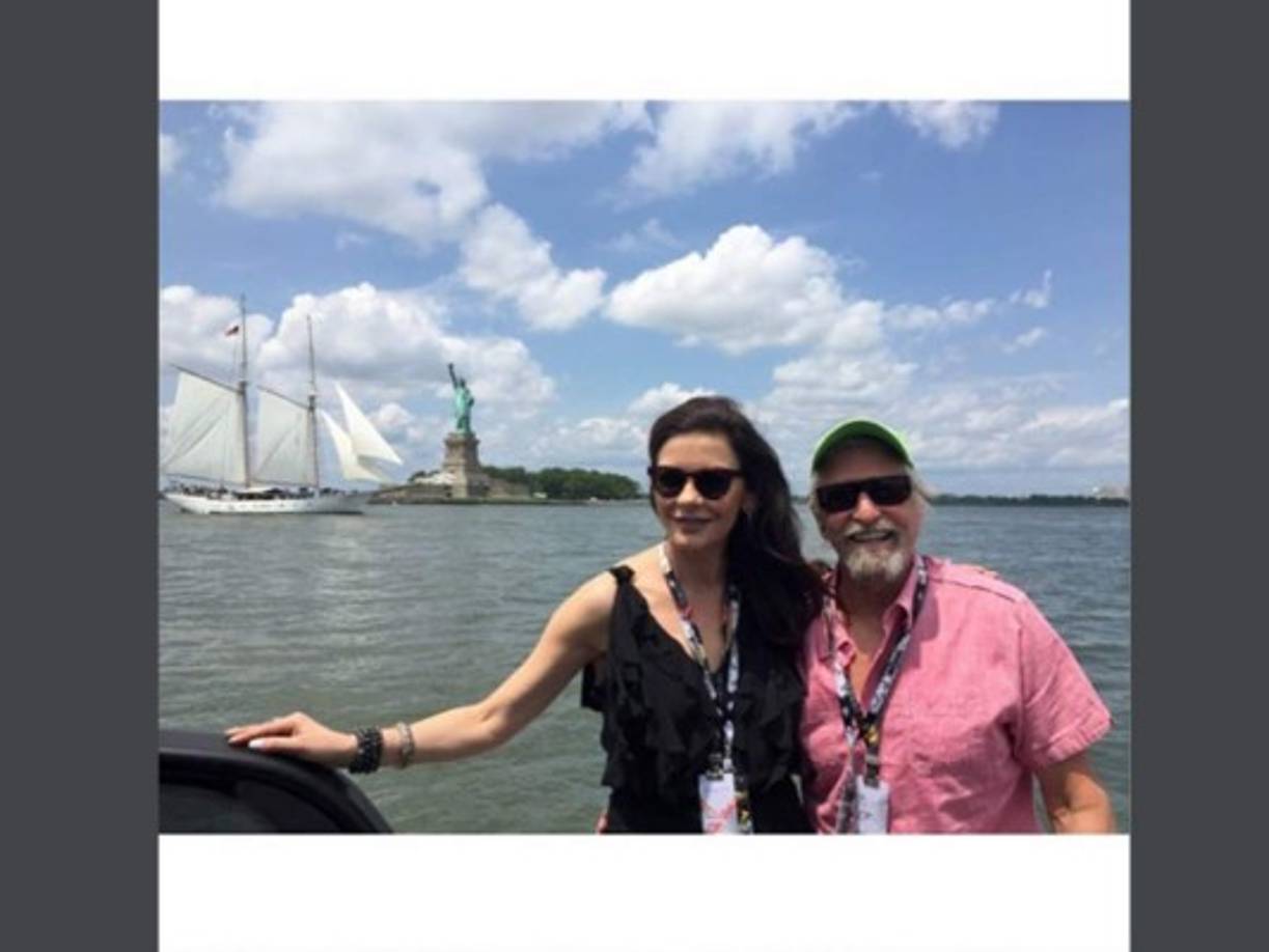 La actriz está casada con el también actor Michael Douglas.