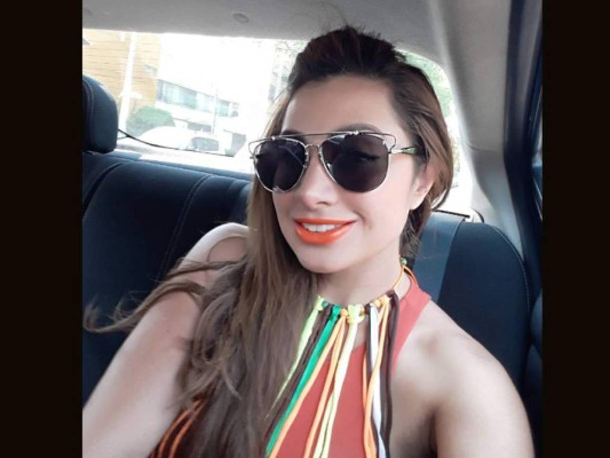 Rojas subió una foto posando en bikini, pero dejó ver su vello púbico.