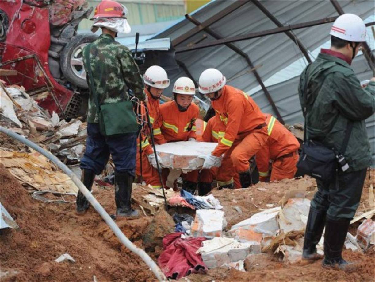 Al menos una 900 personas fueron evacuadas.