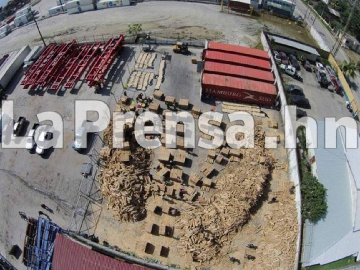 Las autoridades de Honduras informaron en la mañana del martes que se han encontrado 85 kilos de pasta de cocaína en cada uno de los tres contenedores que se han confiscado en la aduana de Puerto Cortés, norte del país.