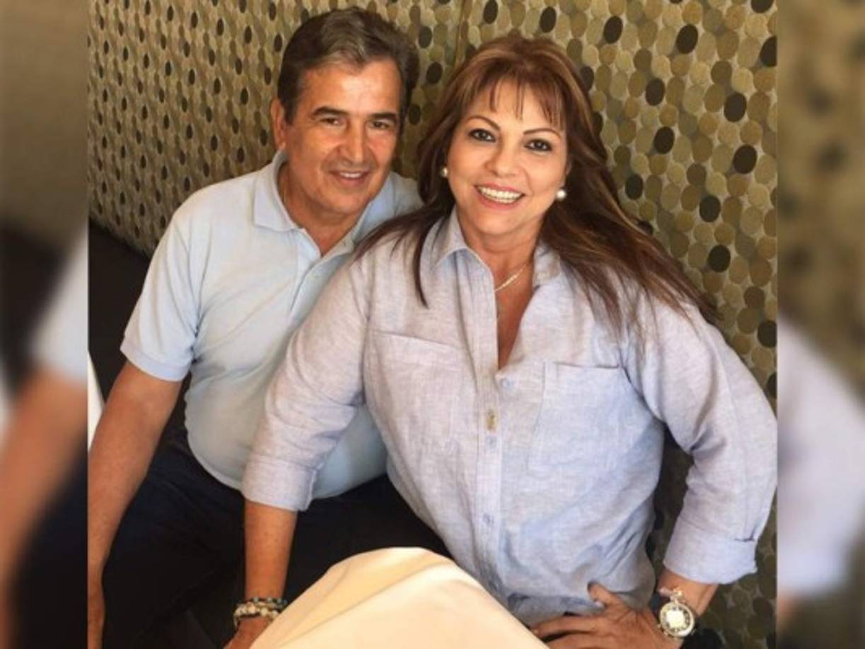 Claudia Uribe y Jorge Luis Pinto iniciaron los acercamientos iniciales por una desavenencia, su relación fue construyéndose poco a poco, hace casi 11 años, cuando este reconocido director técnico estaba en el Cúcuta Deportivo.