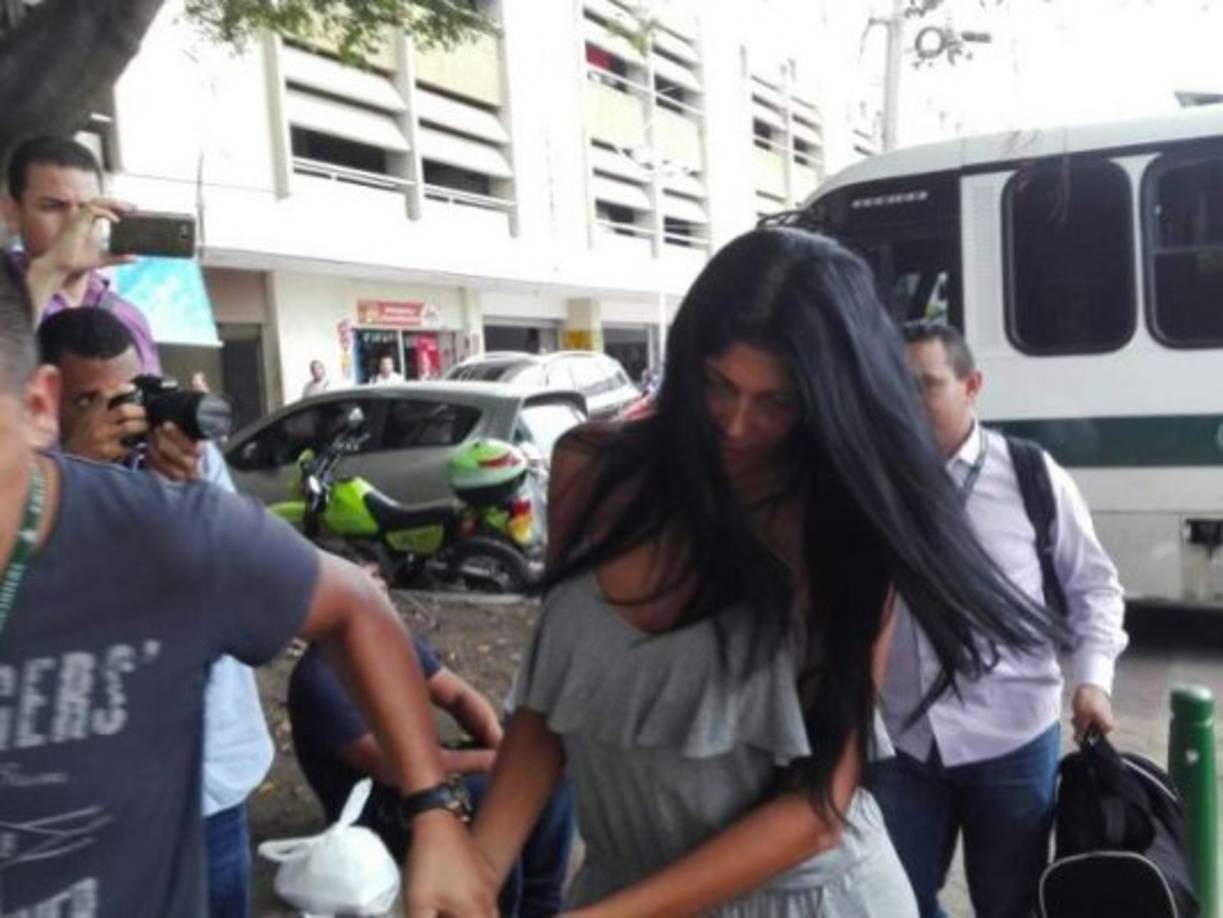 Entre los detenidos está también Raúl Danilo Romero Pabón, capitán de Infantería de Marina de la Armada, contra quien las autoridades tienen 'abundante material probatorio que lo señala de ubicar por redes sociales niñas menores de 14 años de edad, abusar de ellas, comprar su silencio y ordenarles que se tatuaran su nombre en partes de su cuerpo'.