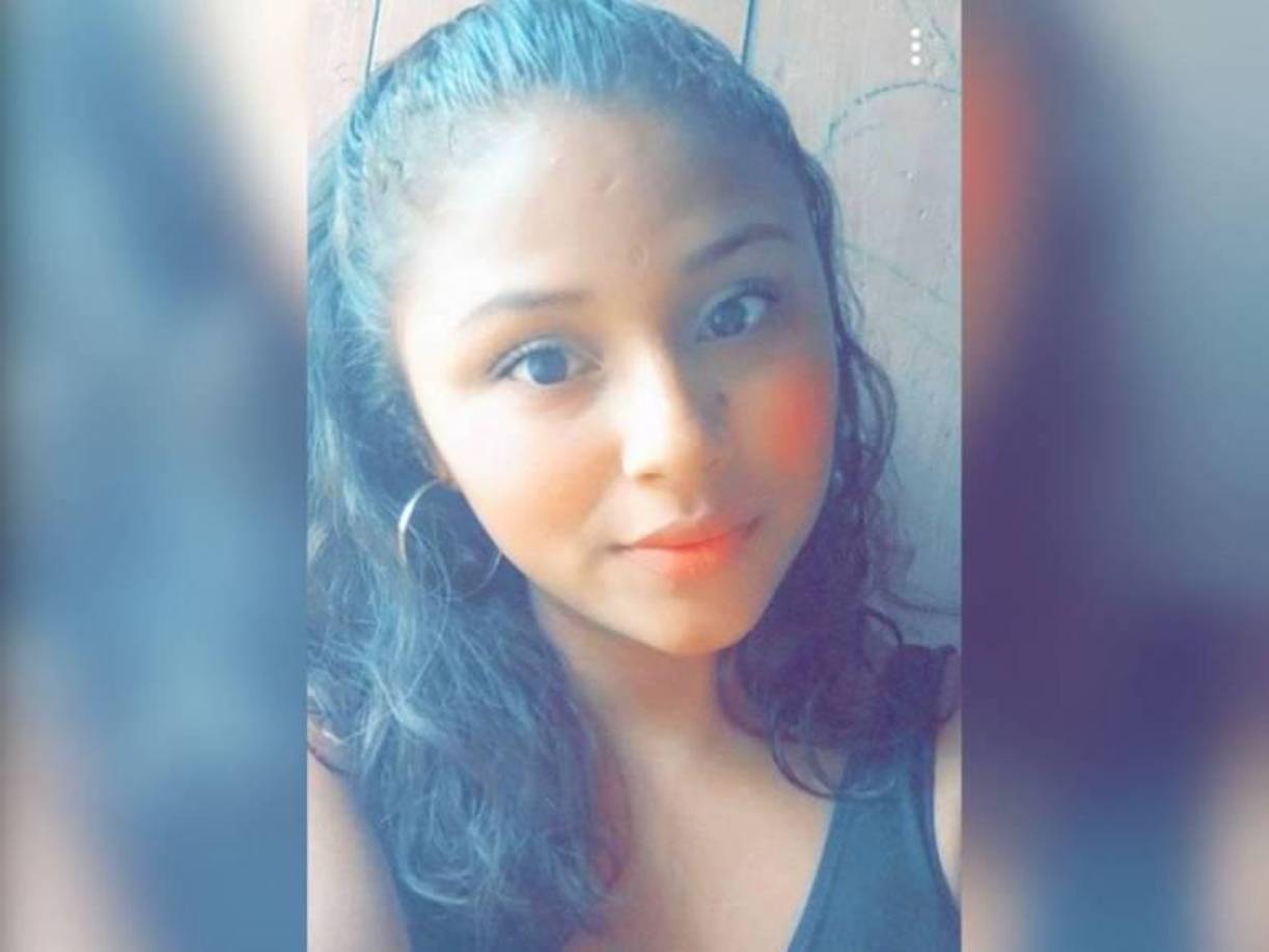 Tras el crimen, miembros de la Policía Nacional se apersonaron a la escena para acordonarla y realizar las investigaciones del caso.