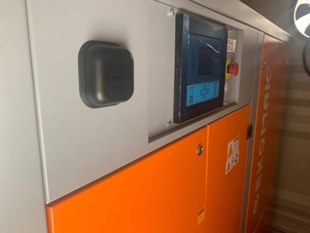 Además del Ministerio Público, a través de la Atic, en la inspección participan instituciones en calidad de veedores como el Consejo Nacional Anticorrupción (CNA), Tribunal Superior de Cuentas (TSC), Operadora Portuaria Centroamericana (OPC) y otros entes que han estado desde la llegada de la mercancía para transparentar el proceso de desadanuaje de los 78 contenedores correspondientes a los hospitales móviles.