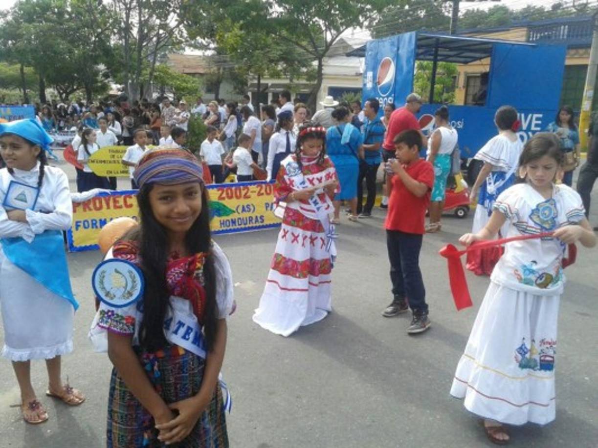 Las etnias de Honduras también son representadas.
