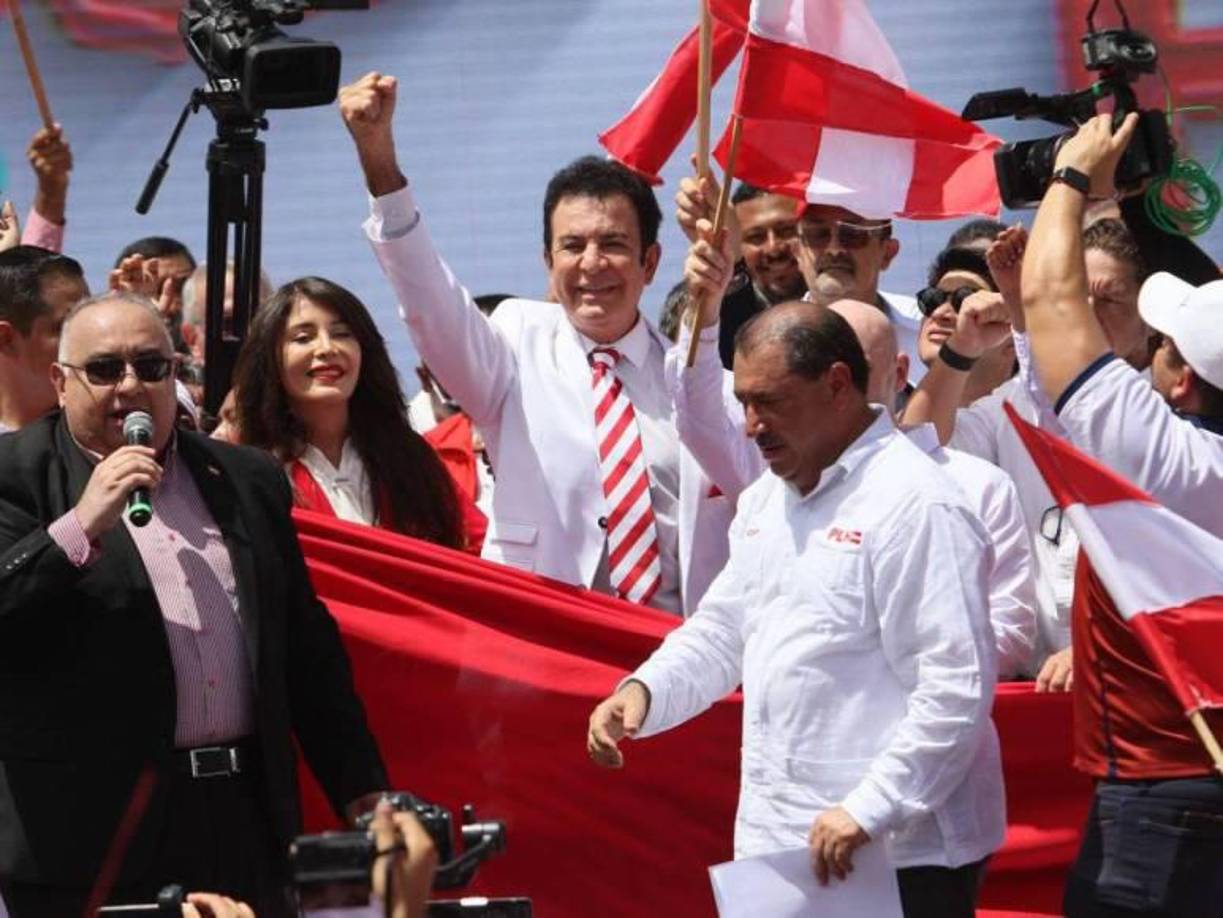 Por su parte, Nasralla desmintió los rumores de una posible renuncia. Aclaró que las observaciones hechas sobre sus planillas corresponden a <b>errores menores</b>, como confusiones ortográficas, y aseguró que la documentación entregada está completa.