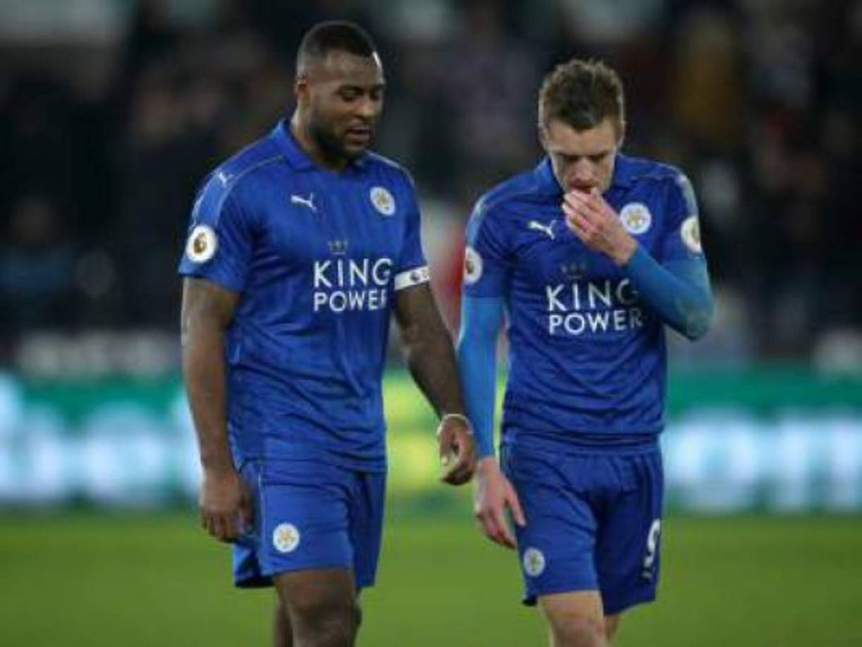 Se encienden las alarmas en la Premier League de Inglaterra y es que jugadores del Leicester City han presentado síntomas del coronavirus. Ha sido Brendan Rodgers, entrenador del Leicester, quien ha confirmado en conferencia de prensa que tiene a varios futbolistas enfermos.<br/>
