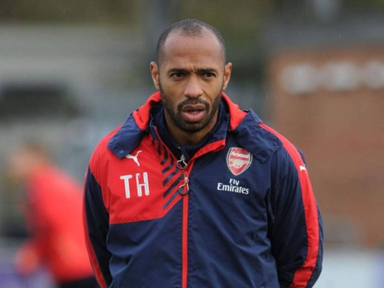 Roberto Martínez, nuevo seleccionador de la selección de Bélgica, ha dado la sorpresa del día. Este viernes, el técnico nombró a Thierry Henry como segundo asistente de los 'Diables Rouges'. El francés ya ocupó esa función durante la pasada campaña, con el equipo filial del Arsenal.