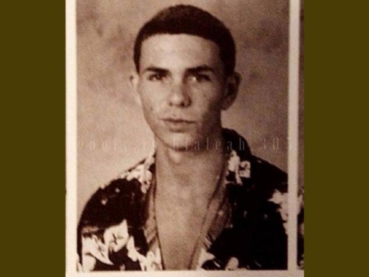 'Todavía el estilo 305 de Miami hasta que me muera', escribió en esta foto que se deja ver con cabello.