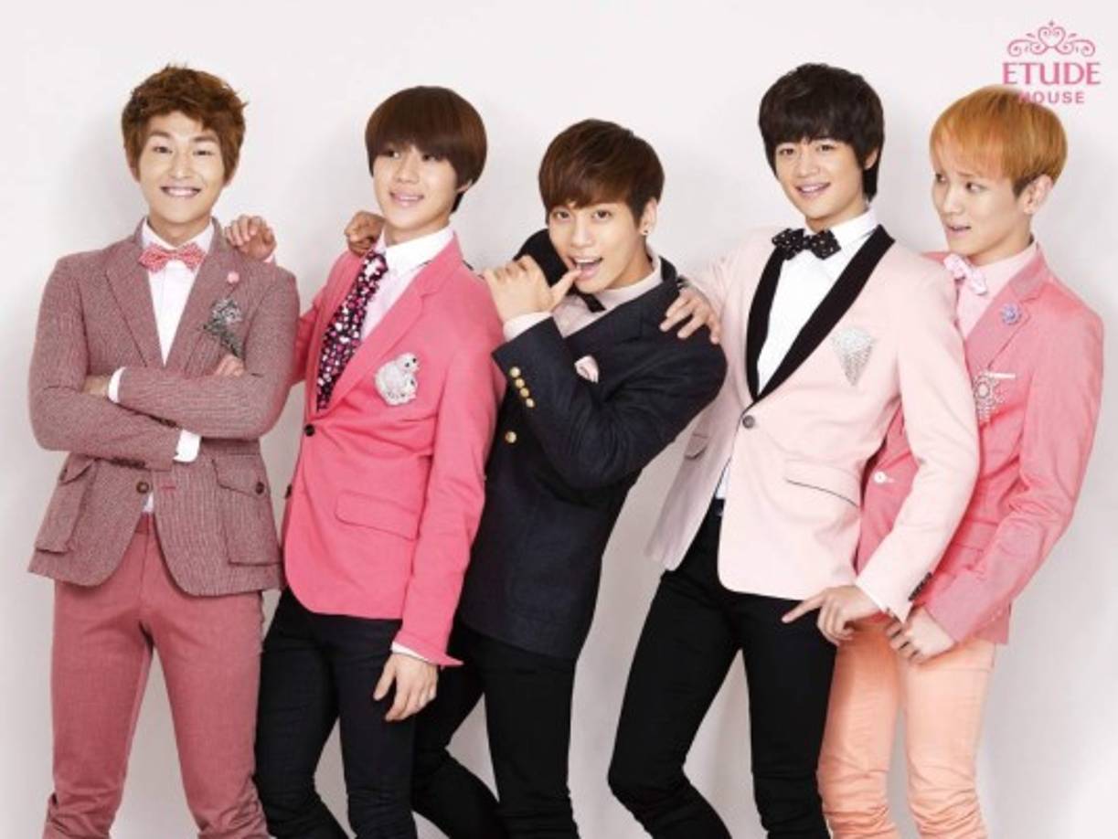 El grupo es conocido por sus voces impresionantes, así como por sus complejas rutinas de baile, incluida la interpretación ganadora de Mejor Baile en los Mnet Asian Music Awards en tres ocasiones distintas.<br/>