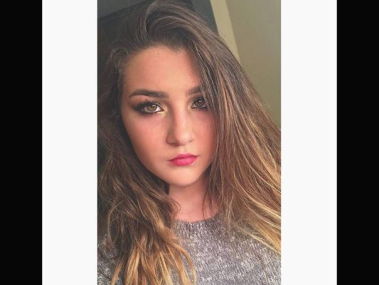 Melanie heredó los ojos claros de su madre.