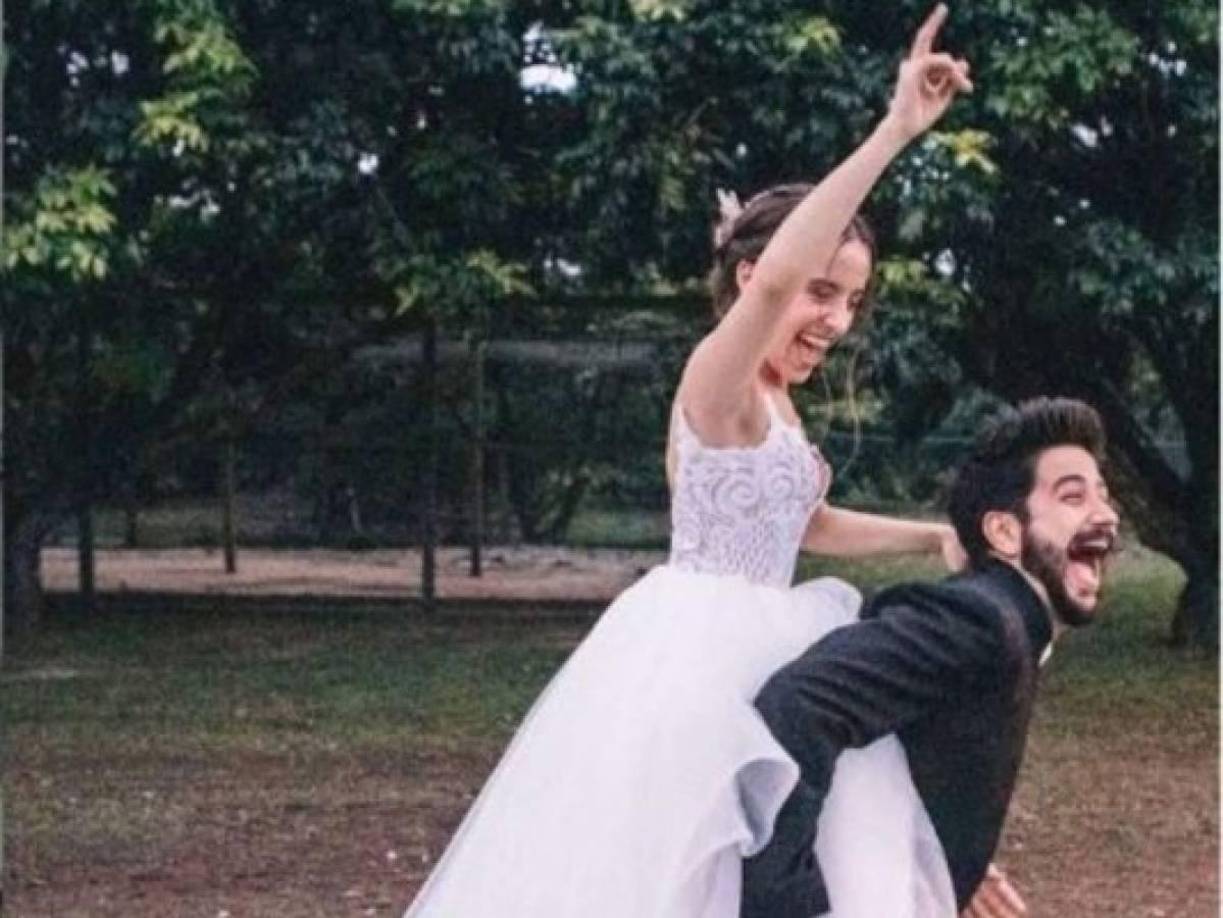 Camilo cerró su video pidiéndole a Evaluna que se volvieran a casar en febrero, a lo que ella respondió que sí, con mucha emoción.