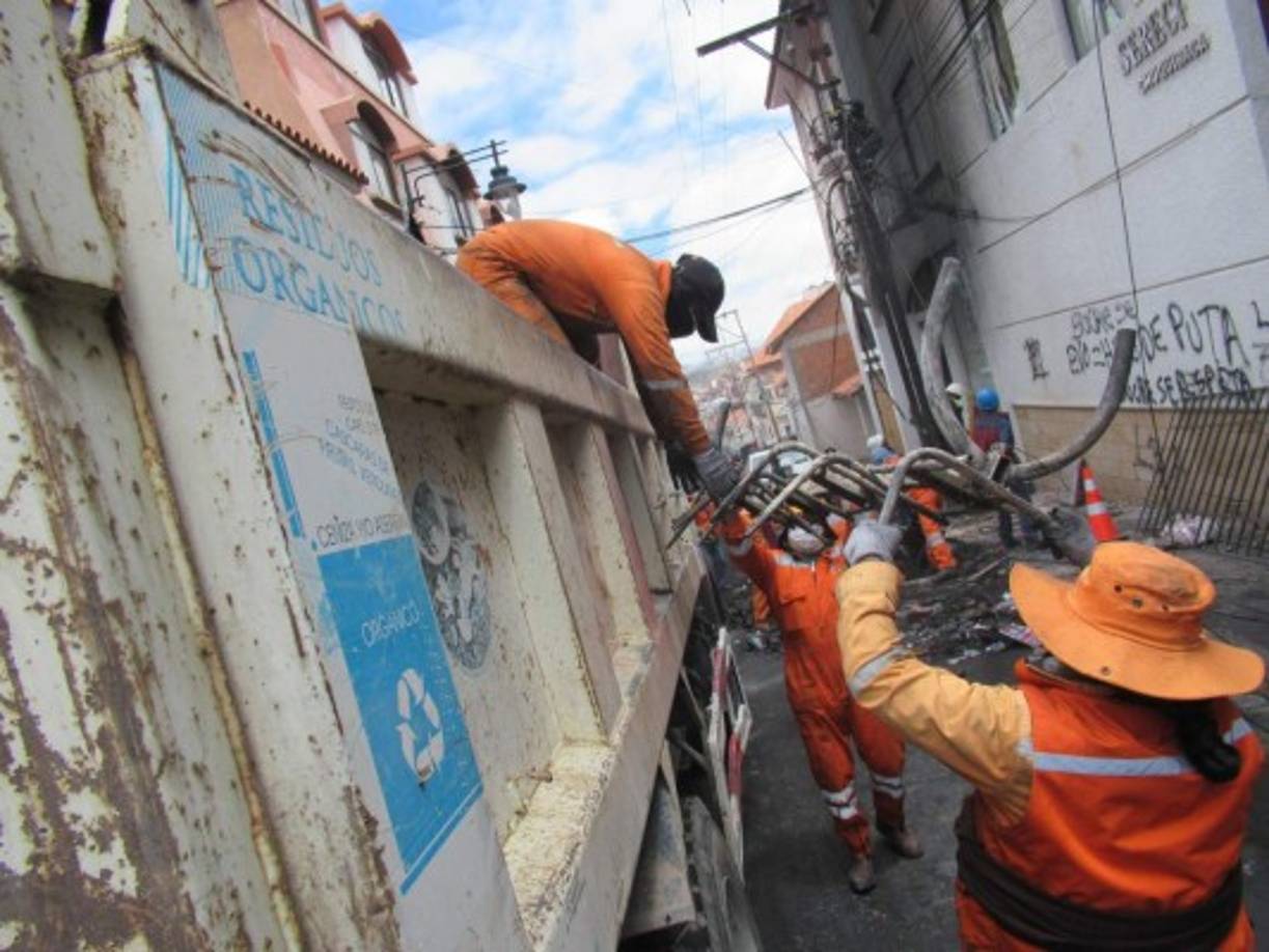 Ante el clima de violencia, la Iglesia católica llamó a 'la paz y serenidad' y urgió al TSE 'cumplir con su deber de árbitro imparcial'.