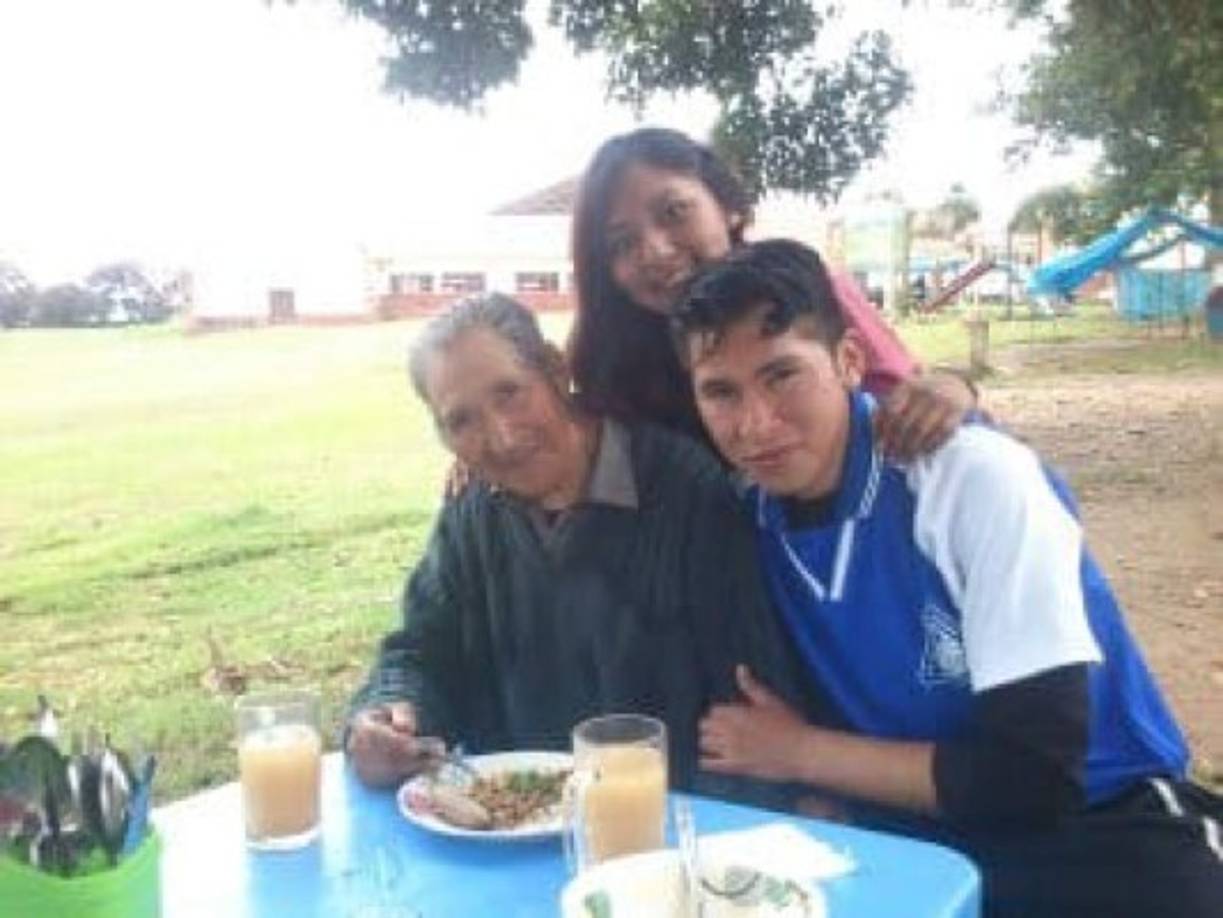 Danny Choque recordó: 'Mi papa Pancho está en los cielos. No olvidaré sus enseñanzas del amor de Cristo. Fue mi padre porque me adopto como un hijo mas'.