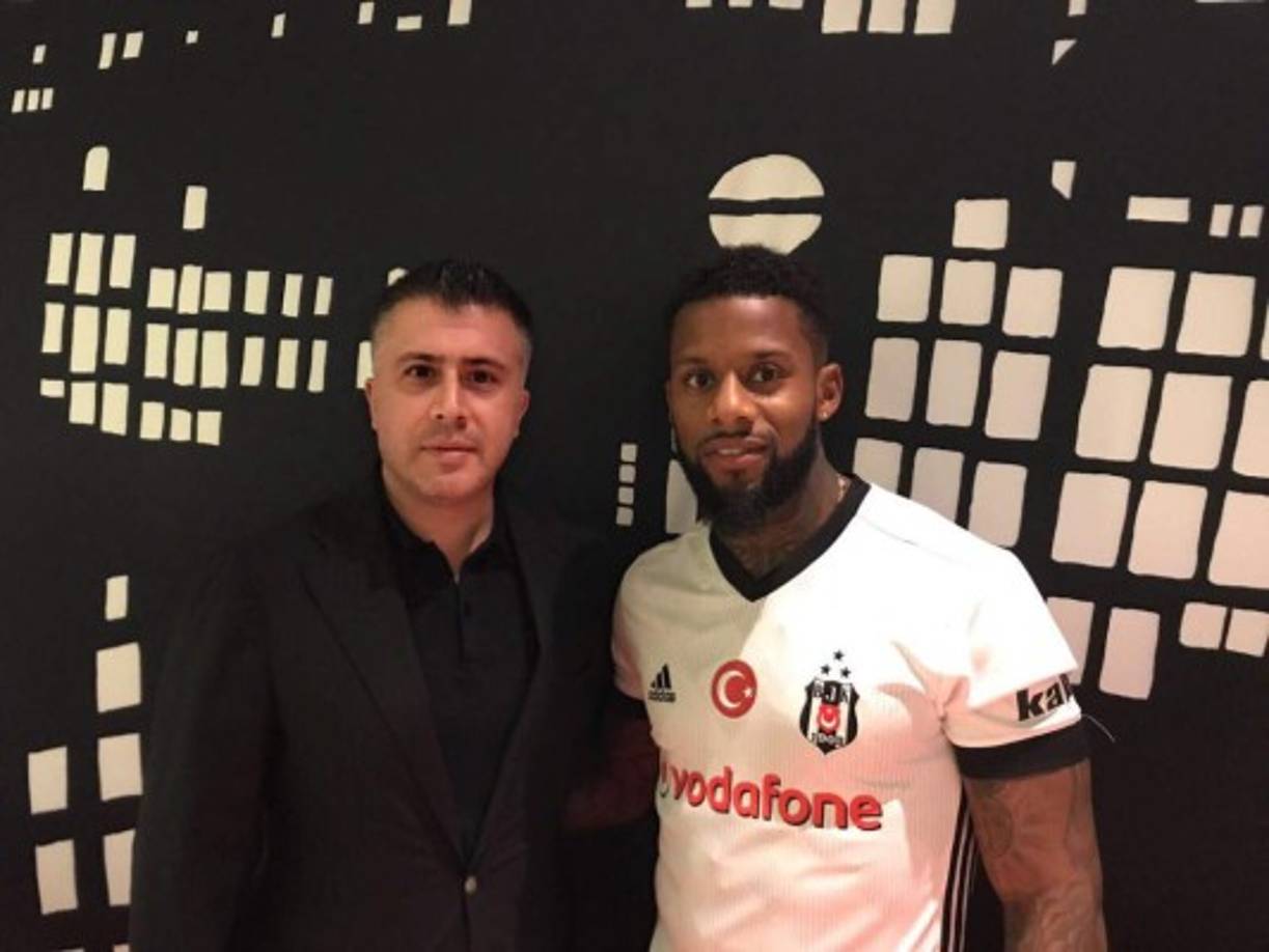 El Besiktas anunció la incorporación del holandés Jeremain Lens como refuerzo de cara a la próxima tempo arda. El acuerdo se dio tras días de negociaciones con el Sunderland. Lens, ya conoce la liga turca, ya que, estuvo cedido en el Fenerbahçe el curso pasado.
