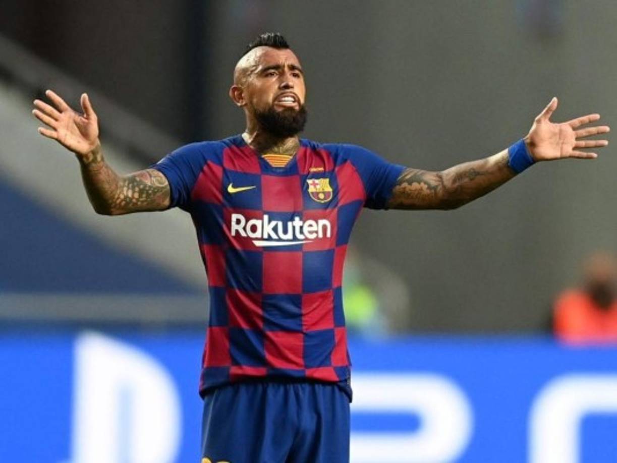 Según el diario chileno La Cuarta, Arturo Vidal ha recibido recientemente la llamada del nuevo entrenador de la Juventus, Andrea Pirlo, en la que ha intentado convencerle para que vuelva a Turín para reforzar la nueva plantilla que está formando el técnico italiano. <br/><br/>Por otro parte, antes de la llamada de Pirlo el chileno se reunió telematicamente con el nuevo técnico del Barça, Ronald Koeman, para conocer las intenciones de ambos en esta nueva temporada. Vidal y Pirlo jugaron juntos en la Juve.