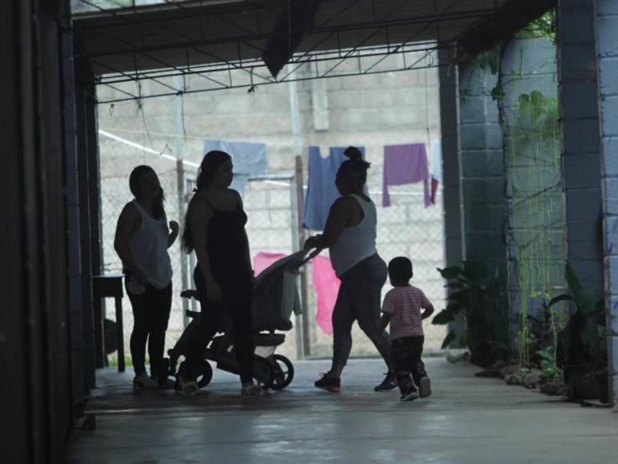 La coordinadora judicial informó que la reunión tuvo la finalidad de gestionar apoyo por parte de la empresa privada para poder abrir una maquila dentro del centro penal de Támara.