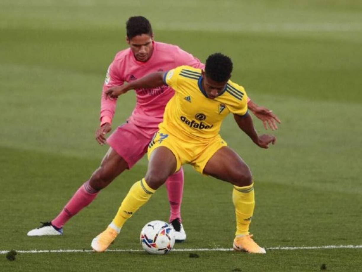 Choco Lozano fue un dolor de cabeza para el Real Madrid al extremo de que lo tuvieron que lesionar luego de que el hondureño les anotó.