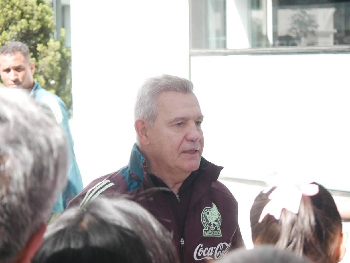 Así luce Javier ‘Vasco’ Aguirre después de la agresión que sufrió en Honduras por el lanzamiento de una lata de cerveza que impactó en su cabeza y por la que le hicieron cuatro puntos de sutura.