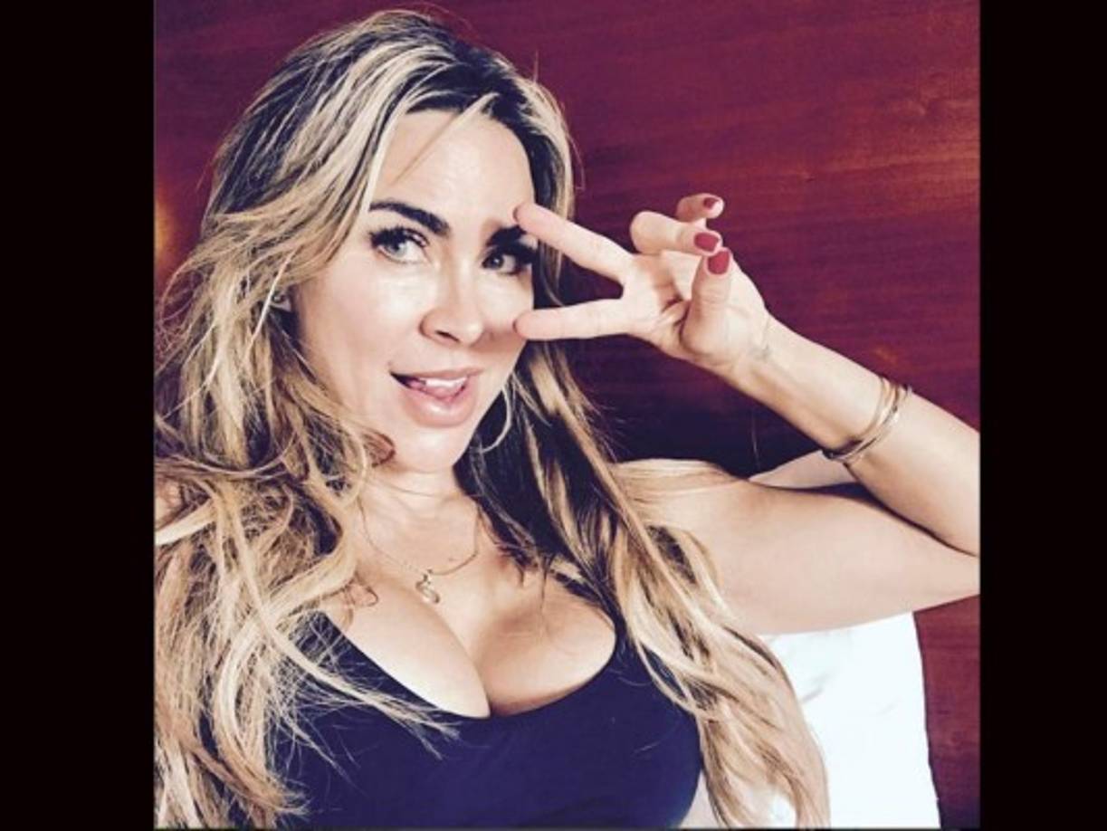 Mujica quería dejar ver su sensualidad a través de las redes sociales y causó gran polémica.