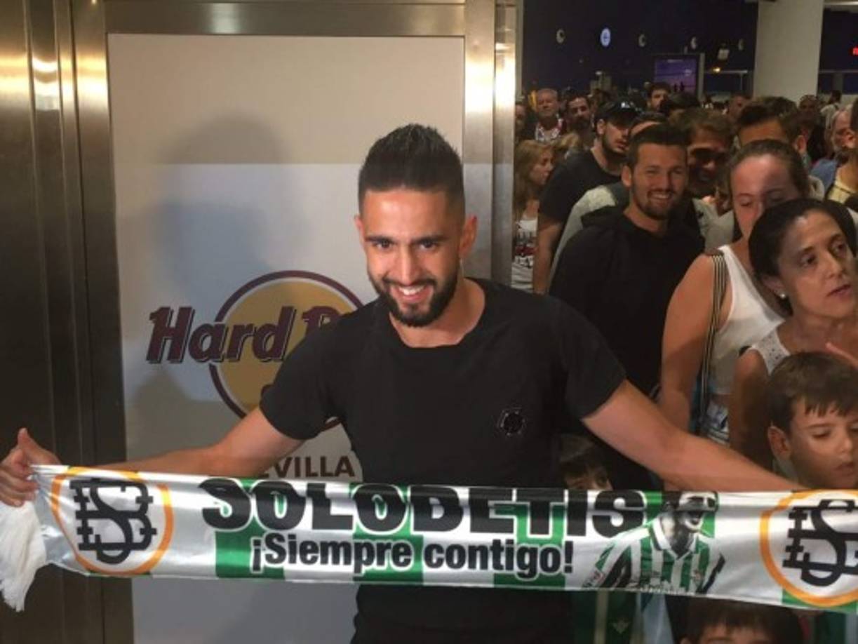 Boudebouz, el centrocampista franco-argelino, de 27 años es el nuevo jugador del Betis de España.