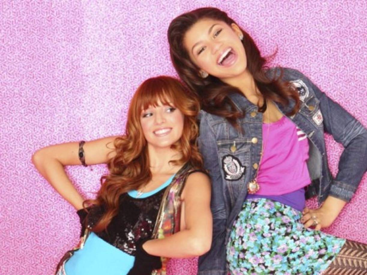 En esta serie compartió créditos con Bella Thorne. Ambas lograron ser ídolos juveniles gracias a esta historia.