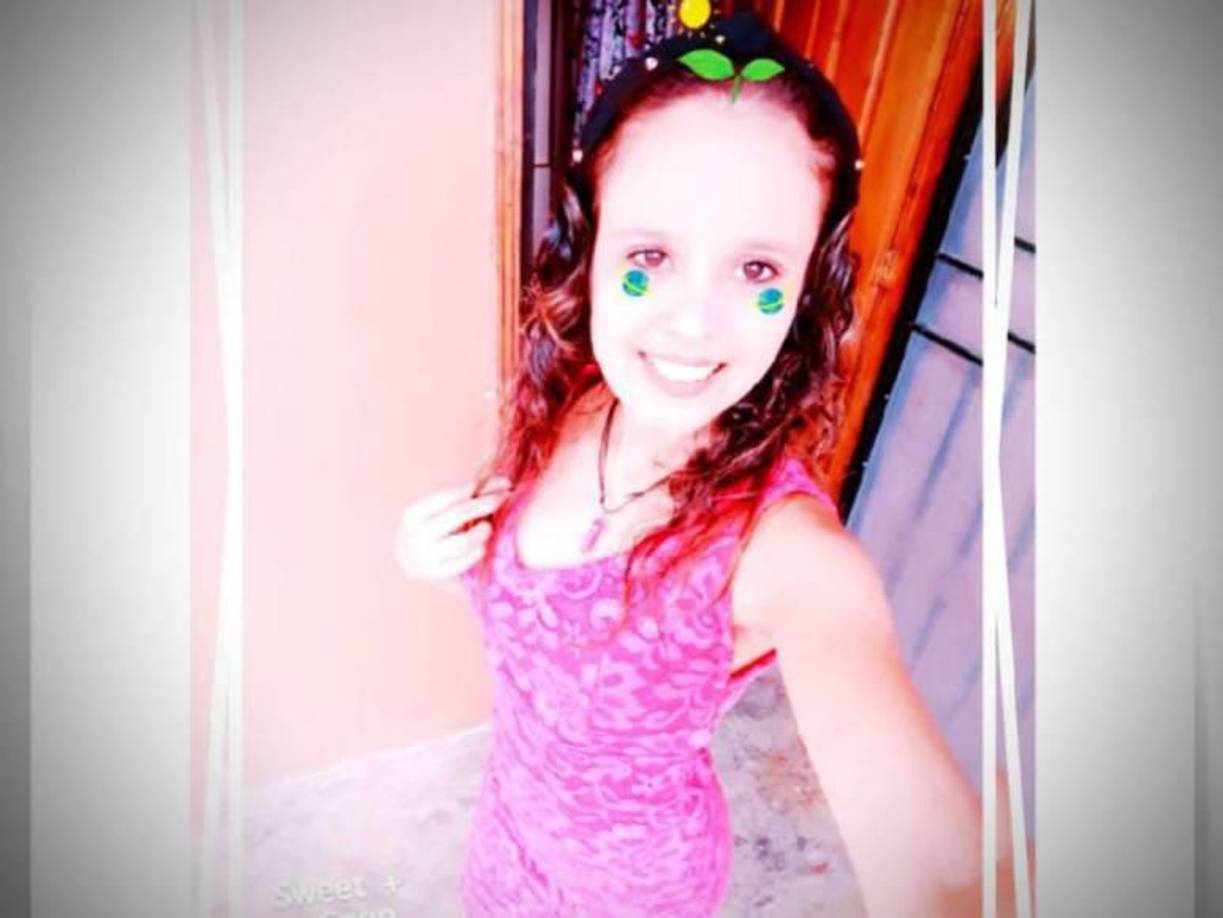 Doña Jackeline, madre de Paola cuando denunció el desaparecimiento de la joven, dijo que la actuación de su hija es de una niña de 12 años y que había estado en tratamiento en Teletón y con psicólogo desde tercer grado, pero no quiso seguir con el tratamiento.