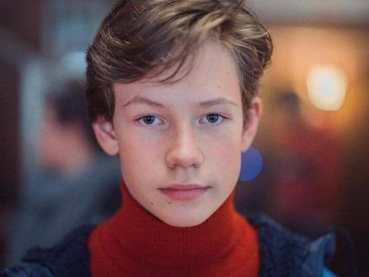 2019<br/>20 de Junio: Jonas joven llega del 2021, encuentra a Martha en la playa y conversan. En ese momento, Claudia llega y le pide a Jonas que luche contra Adam, permitiendo el sacrificio de su padre. Michael escribe su carta y Jonas joven va a la cueva para viajar al 21 de junio de 1986.<br/>21 de Junio: Michael se suicida, dejando la indicación de no abrirla hasta el 4 de noviembre a las 10:13 pm. Jonas del presente se interna en un instituto psiquiátrico.<br/>22 de Octubre: Erik desaparece ya que es raptado por Helge adulto.<br/>4 de Noviembre: Helge llega de 1986, dejando la sensación de que siempre viaja entre ese año y el 2019. Inés adulta lee la carta de Michael mientras Martha, Bartosz, Mikkel y Jonas del presente van a la cueva. En ese momento Mikkel desaparece y es guiado por Jonas joven al pasado. <br/>6 de Noviembre: Jonas joven empieza a investigar las cuevas<br/>7 de Noviembre: Yasin es secuestrado por Helge adulto. Jonas joven recibe un paquete de Jonas adulto donde está la carta de Michael, quien explica que realmente es MIkkel que ha viajado al pasado cuando entraron en la cueva el día anterior.<br/>Noviembre 8: Examinando la evidencia, Ulrich descubre que el niño encontrado en el bosque es Mads, su hermano desaparecido en 1986.<br/>12 de Noviembre: Jonas confronta a su abuela Ines sobre la verdadera identidad de Mikkel/Michael.