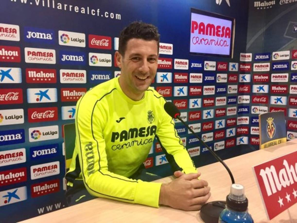 El Villarreal ha llegado a un acuerdo con el defensa Daniele Bonera para la renovación de su contrato por una temporada más, que será la tercera para el central italiano en las filas del club amarillo. La ampliación de contrato coincide con el día del 36 cumpleaños del italiano.