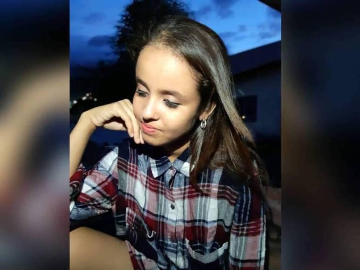 “Desde en se momento yo empecé a llamarla al teléfono (al que ella usa, no al antiguo que quedó en casa) y también los amigos y las amigas allí en la iglesia (...) el celular estaba apagado”, agregó.