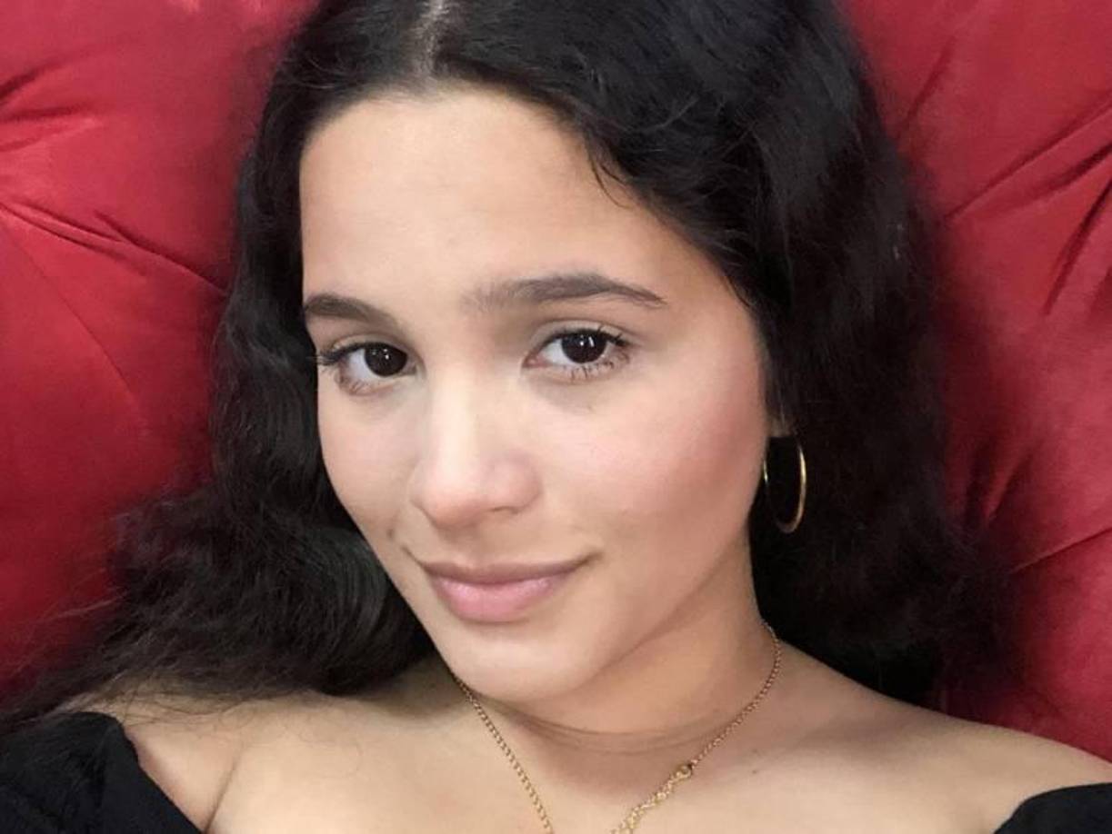 ”¿Saben qué hice? Agarré a mi hija y le dije: ´Solo te voy a pedir perdón, porque el llamado es sobre mi esposa y sobre mí, y tú has acarreado un llamado que no te corresponde; Dios lo hará en su tiempo´”, relató. 