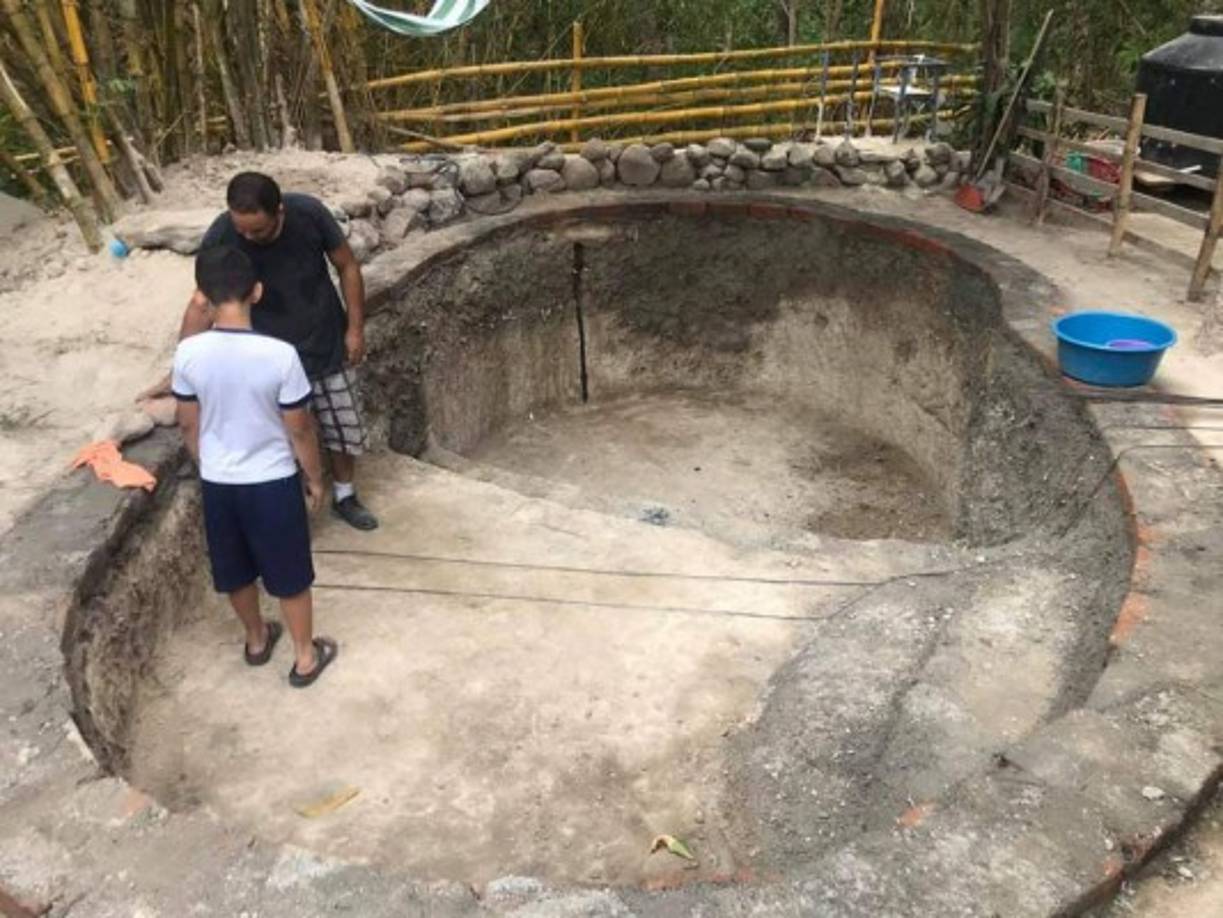 Según uno de los familiares que construyeron la piscina, se gastó un total de entre 250 y 300 dólares; ya que se ahorraron en mano obra al ser totalmente familiar; y algunos materiales que ya tenían en casa. <br/>